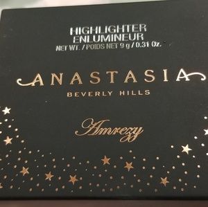 Anastasia Beverly Hills  Amrezy highlight